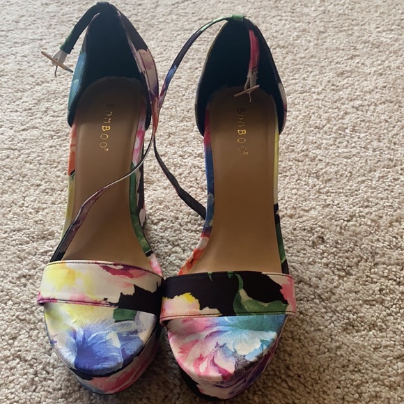 bamboo size 8 wedges 🌷🌸🖤 - Picture 2 of 3